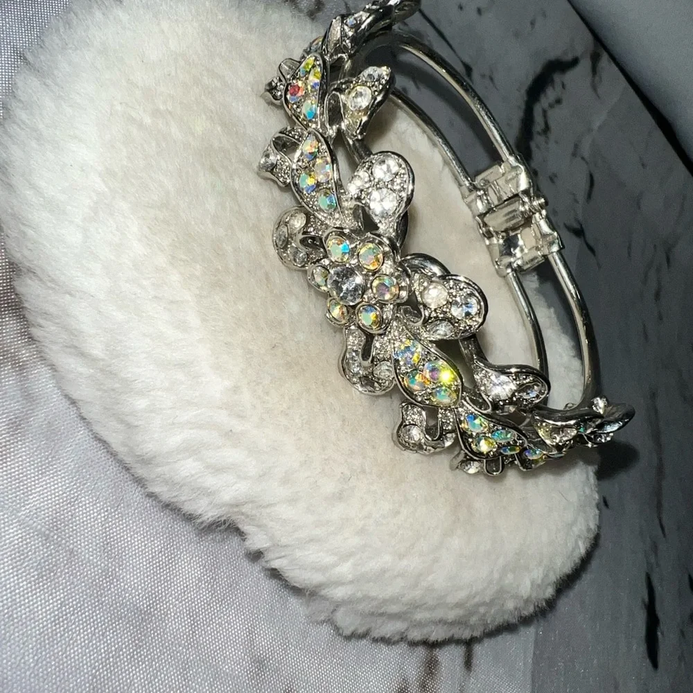 Elegant Silver and Pink‎ Floral Bracelet